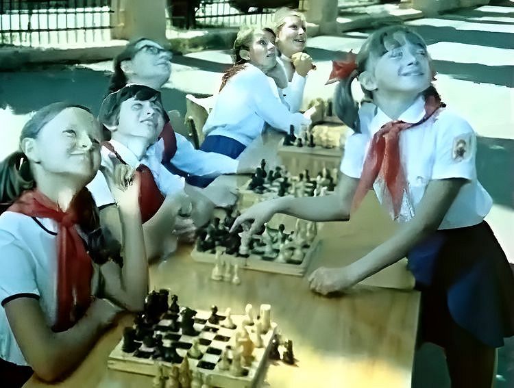 Шаг с крыши, 1970 (1:23:33 / 1:24:03)